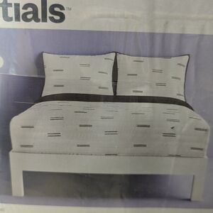 Room Essentials Black and White Duvet Cover Set